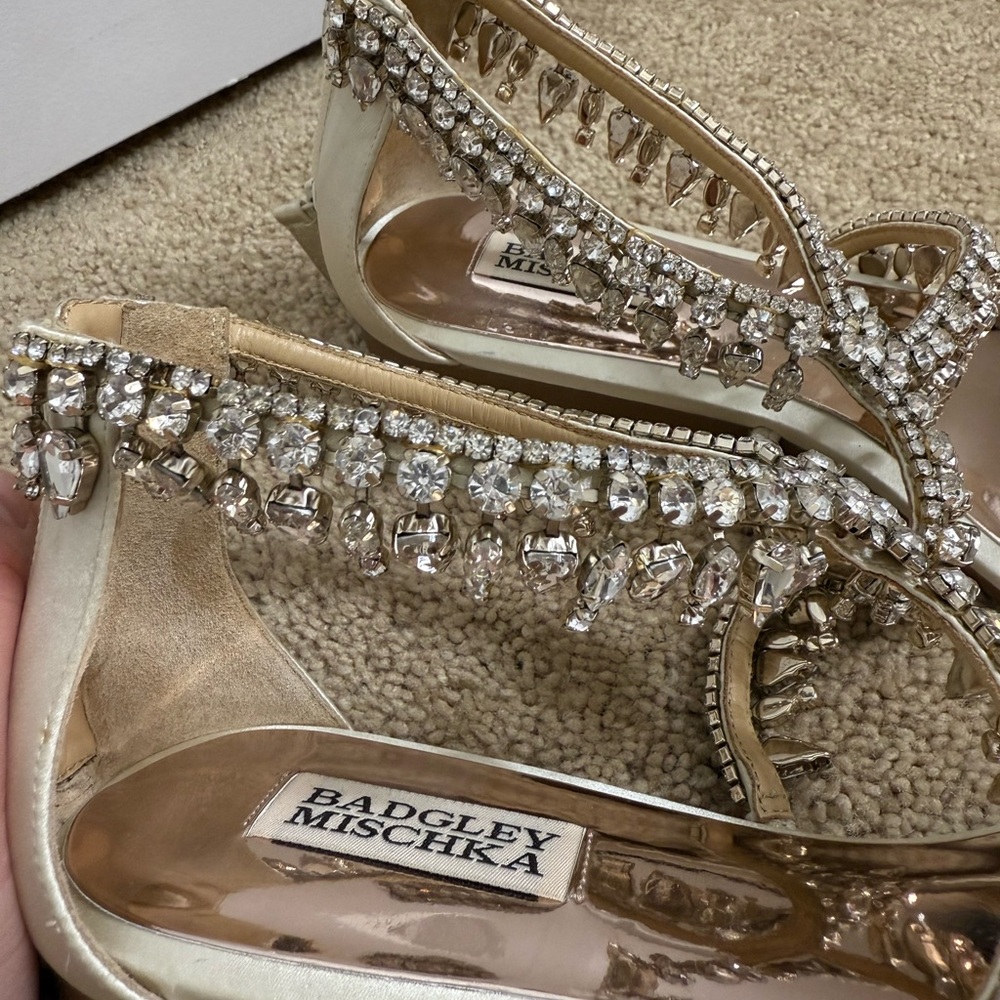 Badgley Mischka Crystal Embellished Ivory Satin Sandals Wedding Formal - Picture 7 of 12